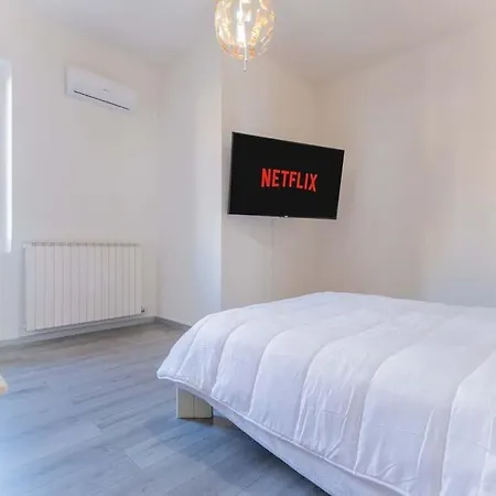 Comfy Malpensa Wifi, Netflix, Chill Apartment *